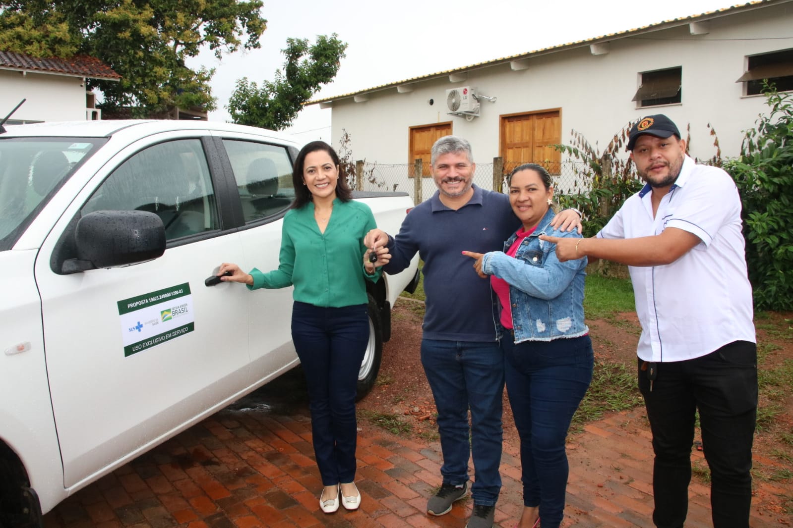 Senadora Mailza entrega caminhonete para a Secretaria de Saúde do Município de Epitaciolândia
